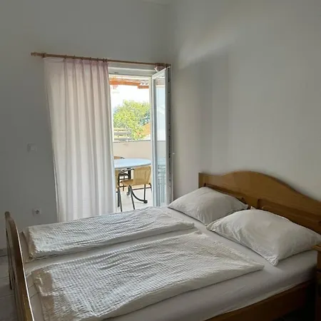 Ruzica 100 Meters From The - Ta Leut Agency