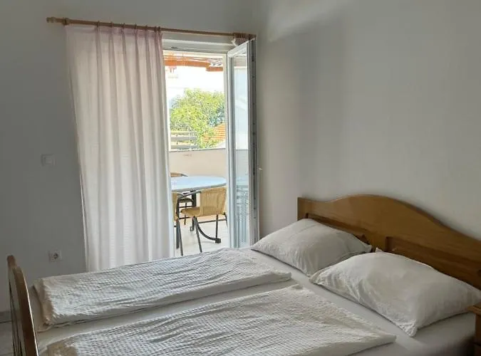 Ruzica 100 Meters From The - Ta Leut Agency